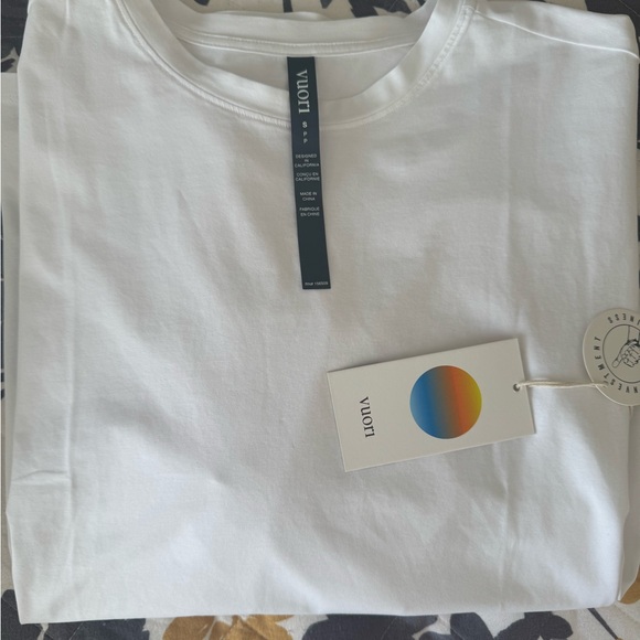 Vuori Long sleeve Feather Tee - Picture 3 of 5